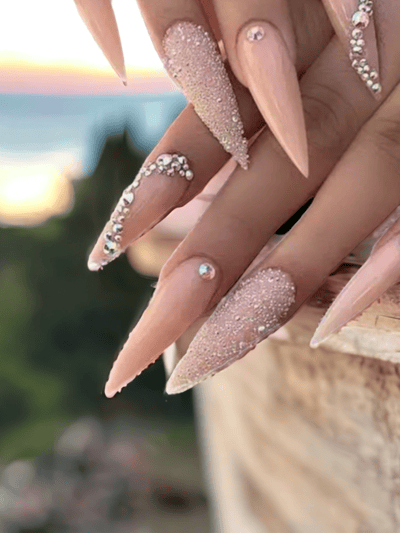 unghie lunghe matrimonio